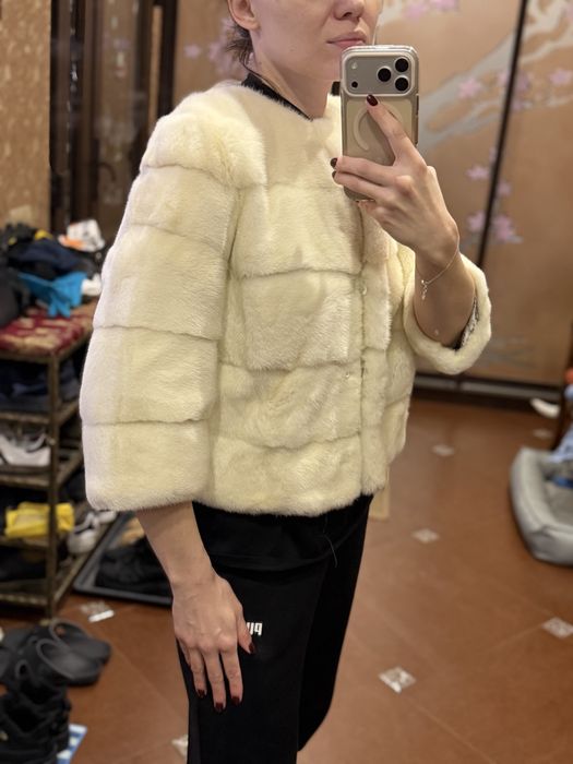 Біла норкова шубка, розмір 38