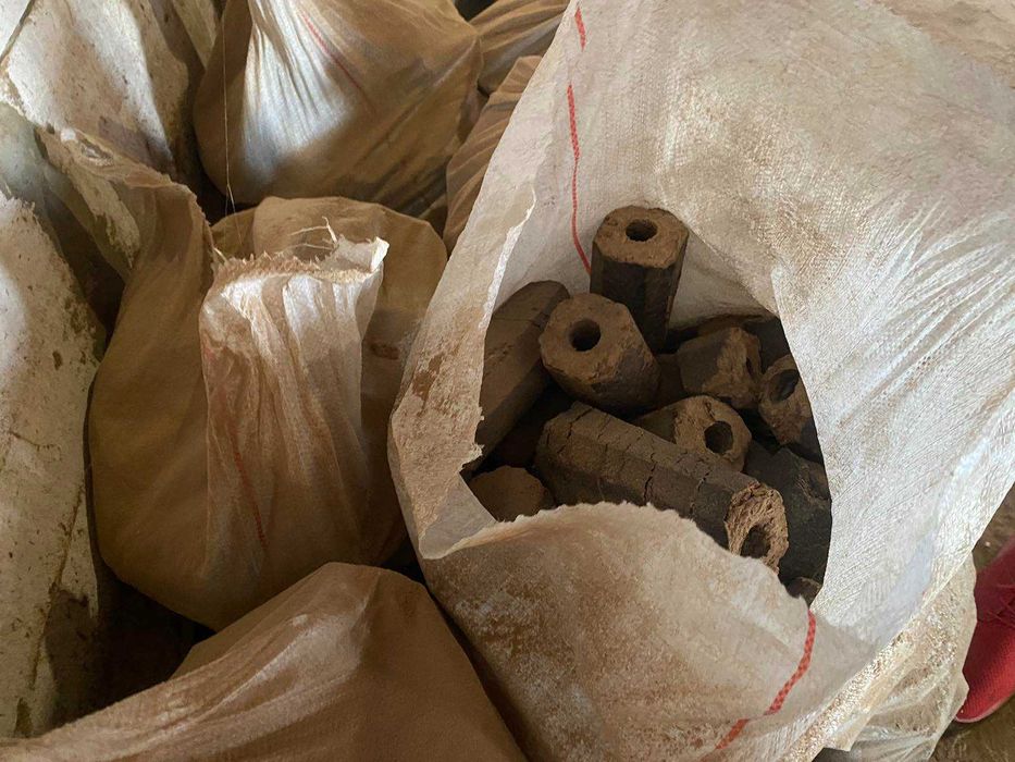 Брикет Pini Kay ламаний ( в кондиції )