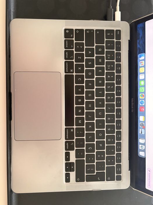 Macbook Air M1 8GB (256GB)