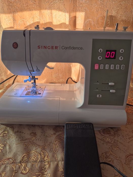 Комп'ютерна швейна машинка