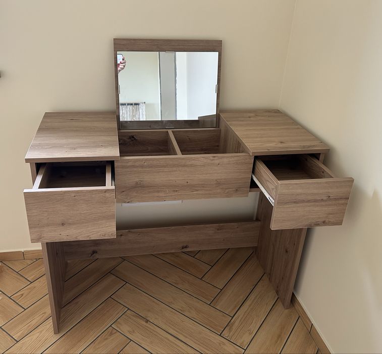 Toaletka z lustrem