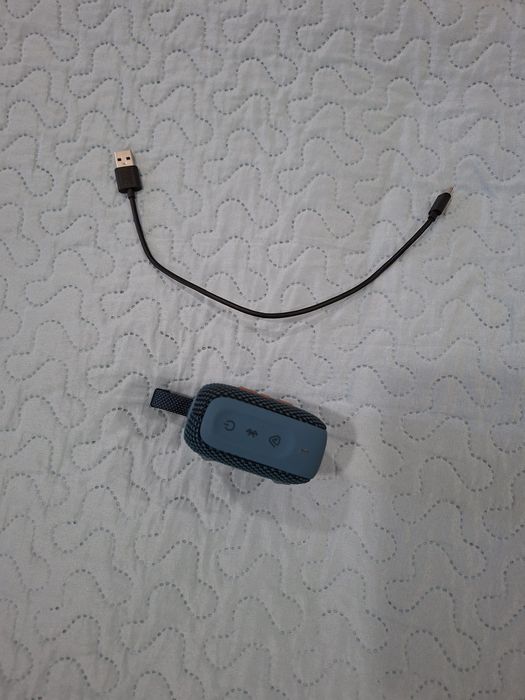 Coluna JBL  , pouco tempo de uso.