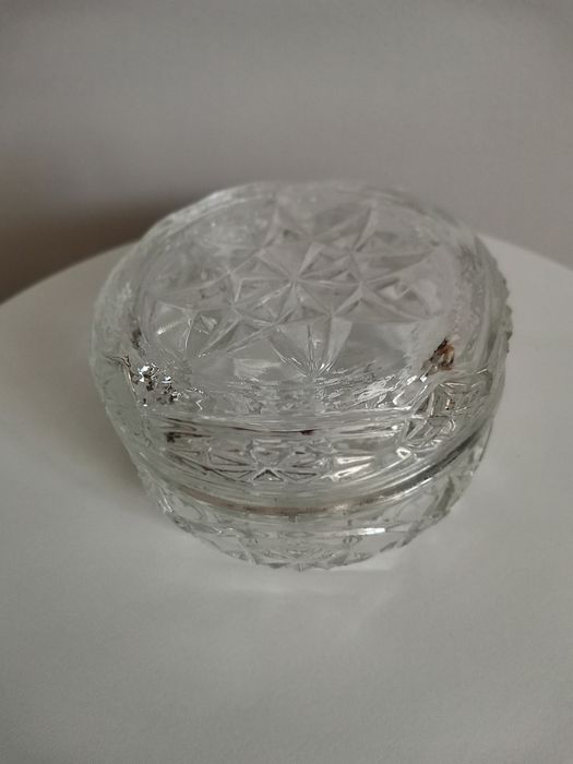 Elegancka Szkatułka Kryształowa z PRL-u