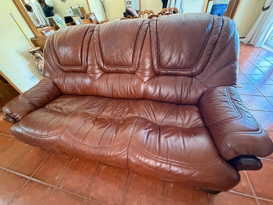 Conjunto de sofá e poltronas