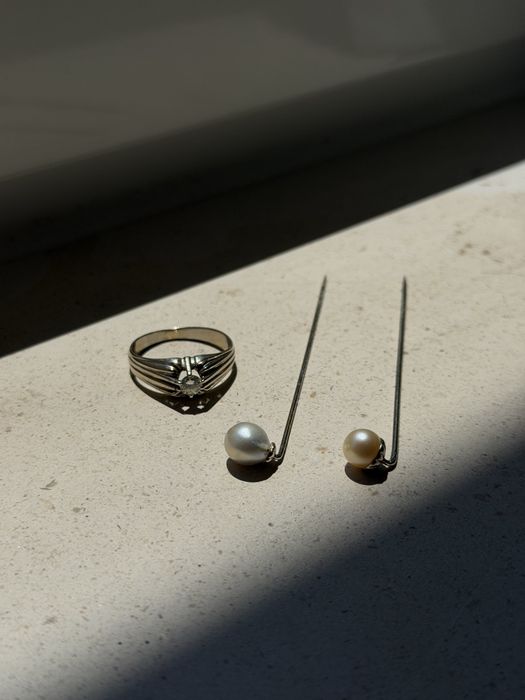 Lote 3 peças em ouro branco português 19,2K, 2 pérolas e 1 diamante 0,24ct
