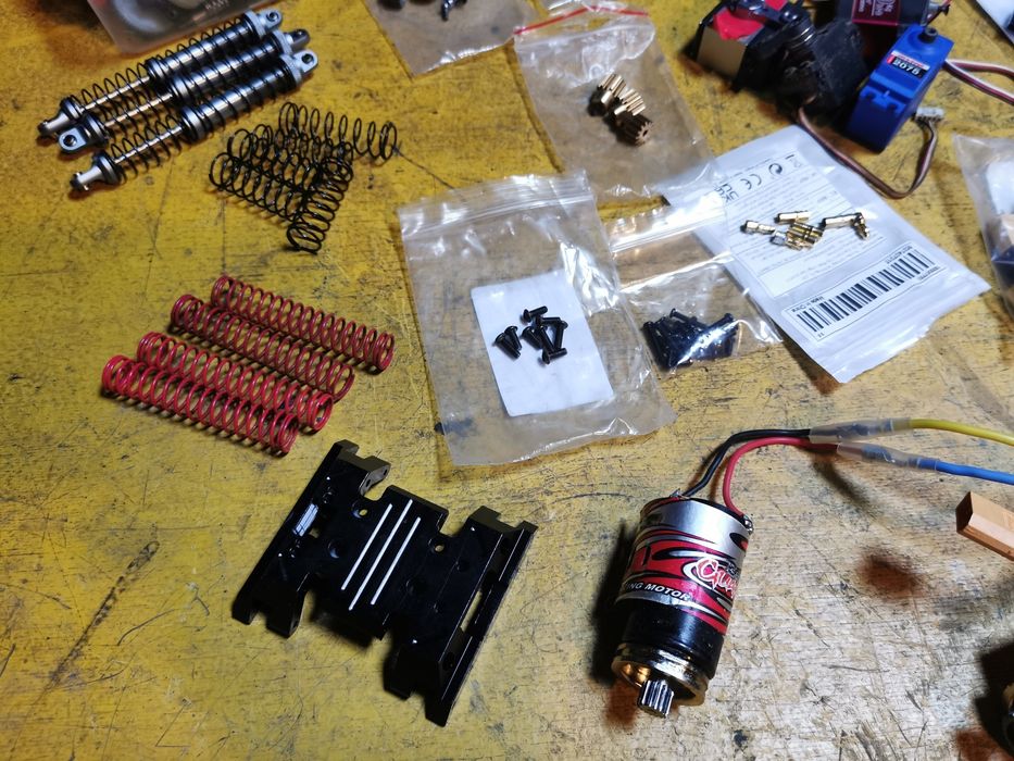 Lote de peças e materiais para rc