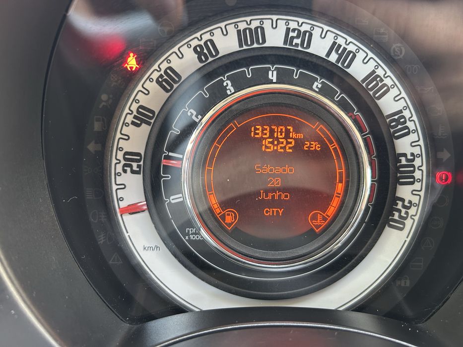 FIAT 500  Ano 2010 com 136 mil kms