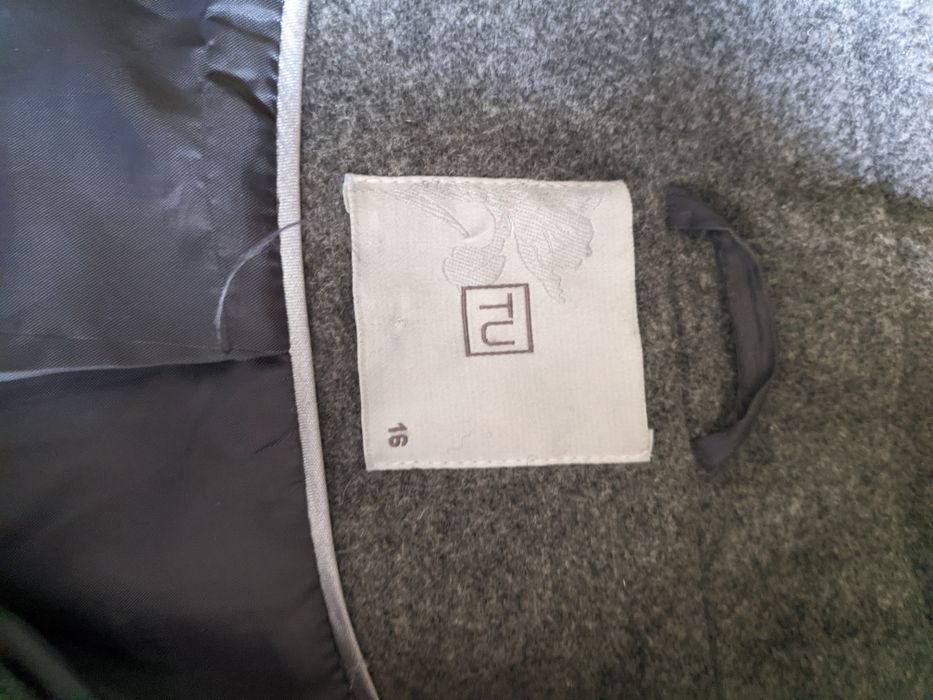 Серое женское пальто