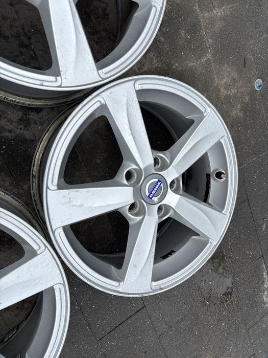 Felgi aluminiowe Volvo 5x108 R16 7J Et 50 Otw 63.4 Nr B34