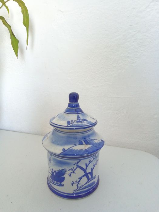 Pote em porcelana pintado