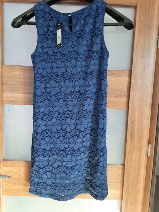 Śliczna koronkowa sukienka