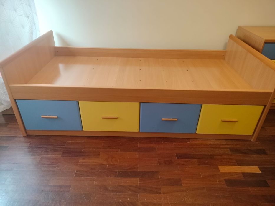 Conjunto quarto azul e amarelo