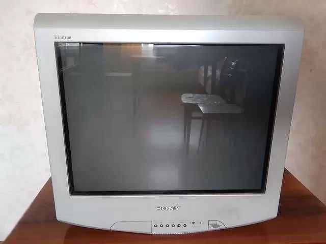 Телевізор Sony Trinitron + приставка T2