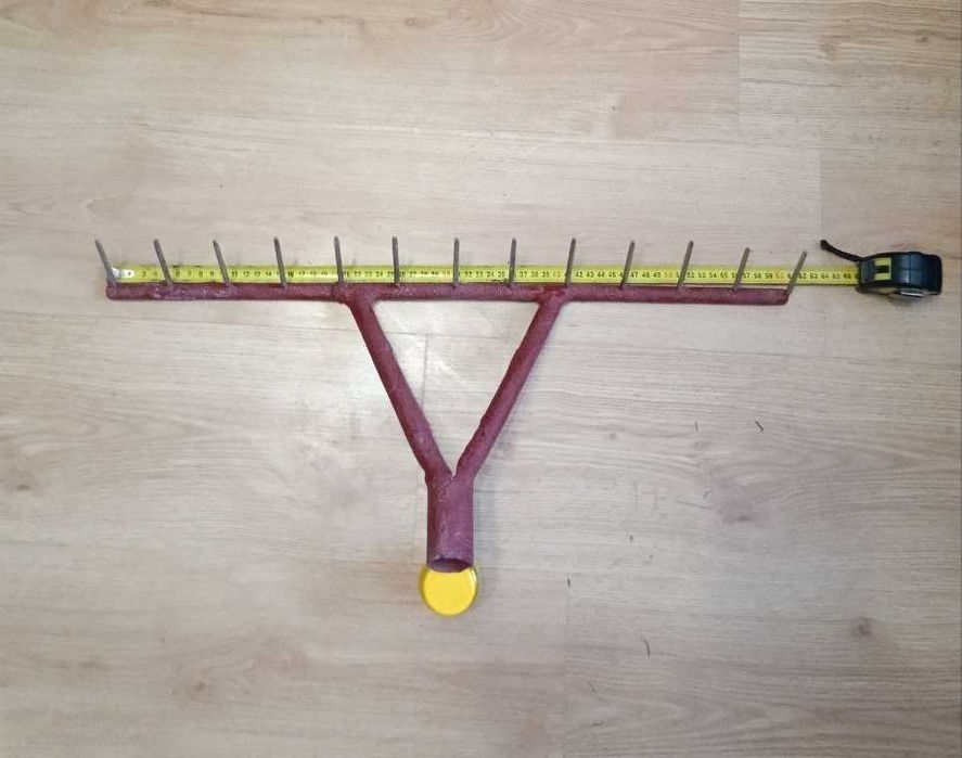 Граблі, годівниці, ножі для січкарні, пляшки, банки