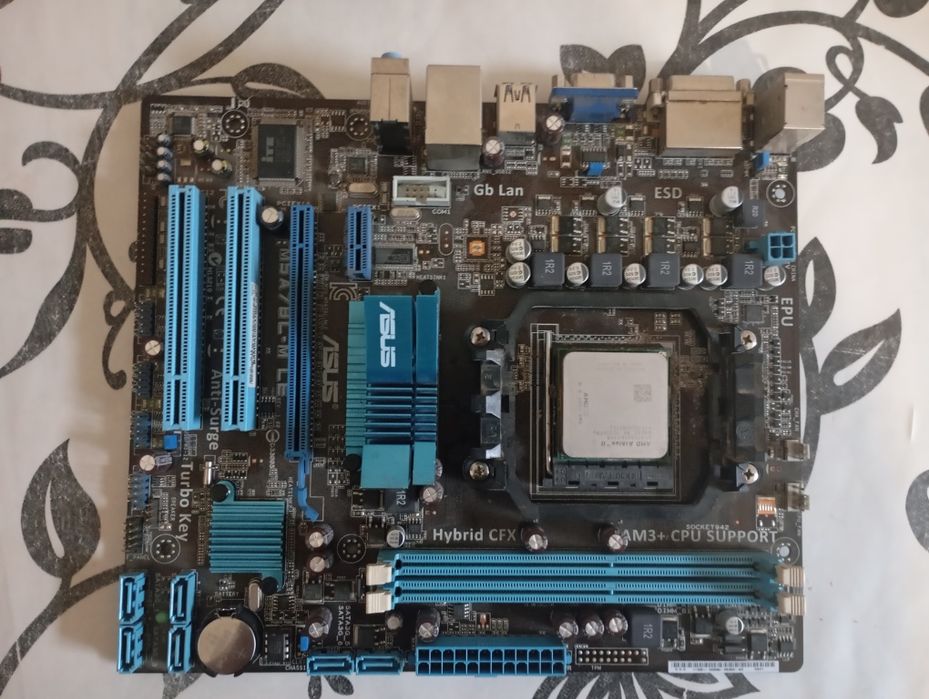 Материнська плата