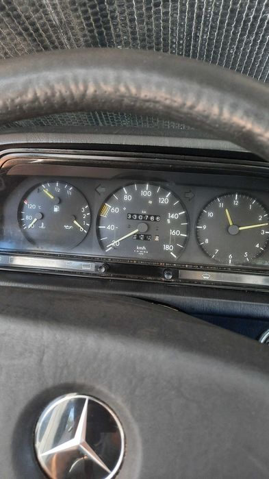 Mercedes 190 no Algarve