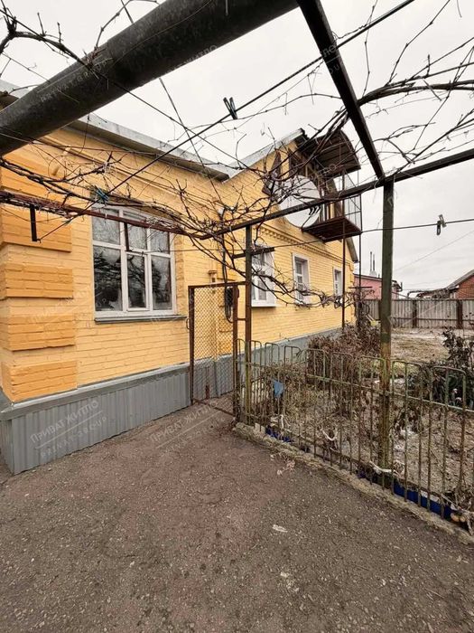 Продаж цегляного будинку на Яківцях