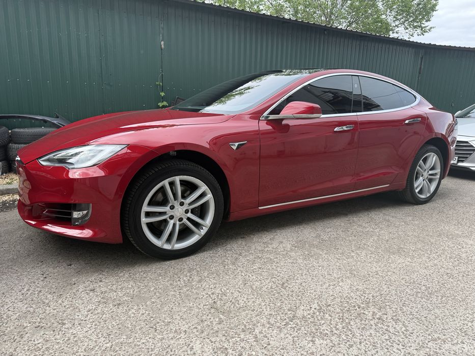 Тесла модел S 100D