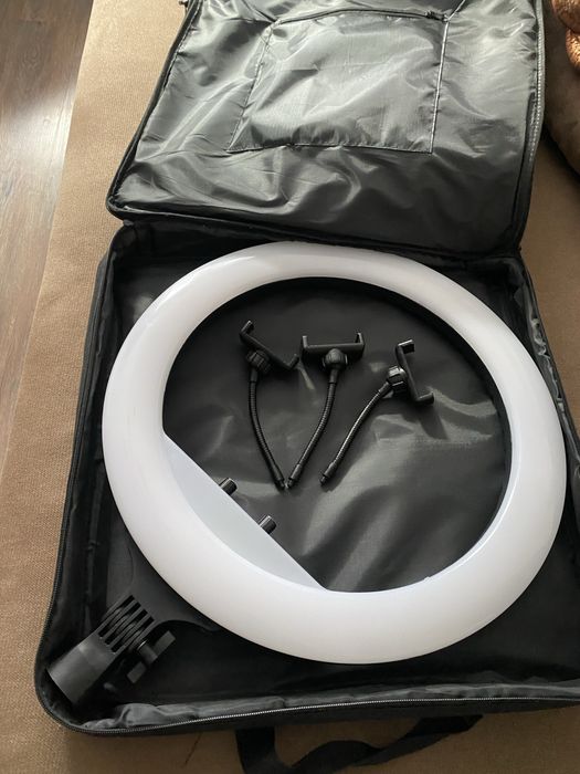 Кільцева лампа велика