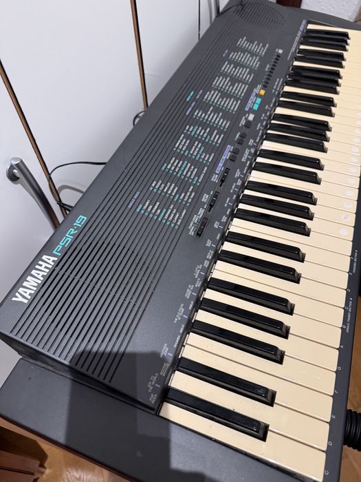 Синтезатор Yamaha psr 19