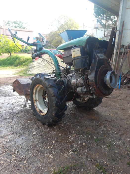 Vendo trator de 14 cavalos