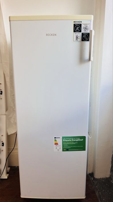 Frigorífico BECKEN sem Congelador (Ventilado - 144 cm - 250 L - Branco)