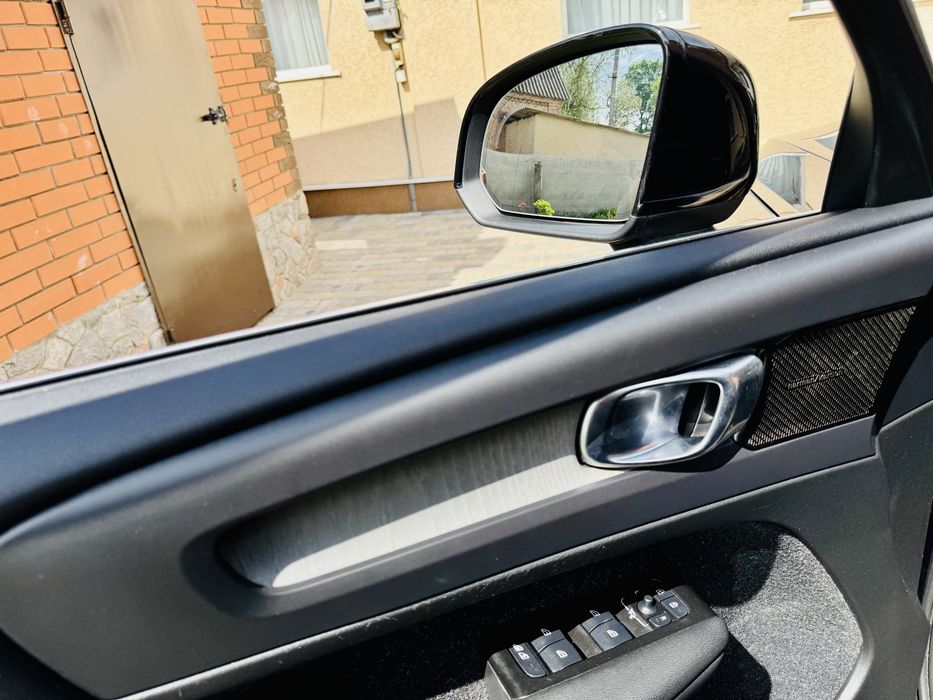 Volvo XC40 1.5PHEV AWD R-Design 2022рік Official