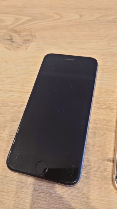 4 telefony Apple iPhone uszkodzone - do naprawy / na części