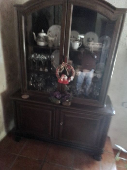 Comoda e cristaleira