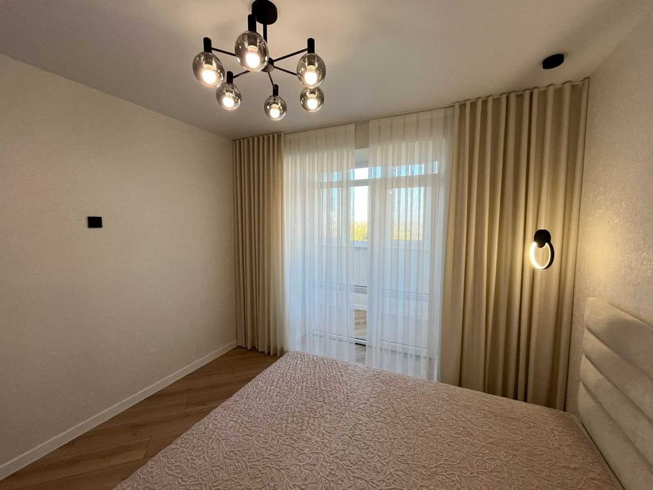 Неймовірно стильна квартира з гарним виглядом на парк мінімальне оформ