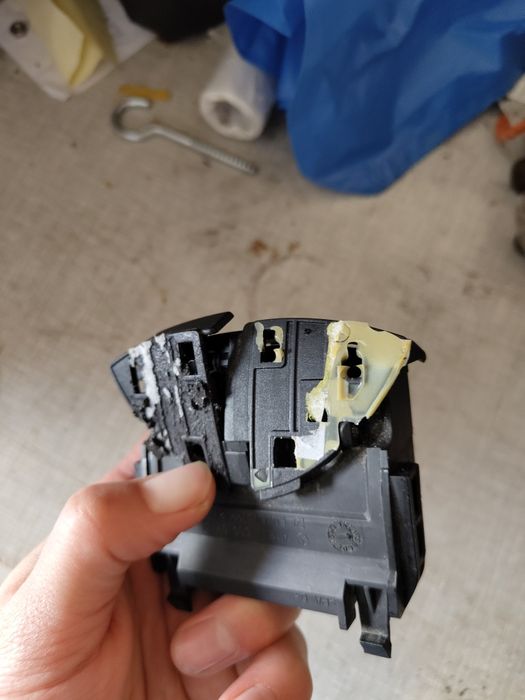 Uchwyt Podłokietnika trójkąt dekor. Mercedes w211