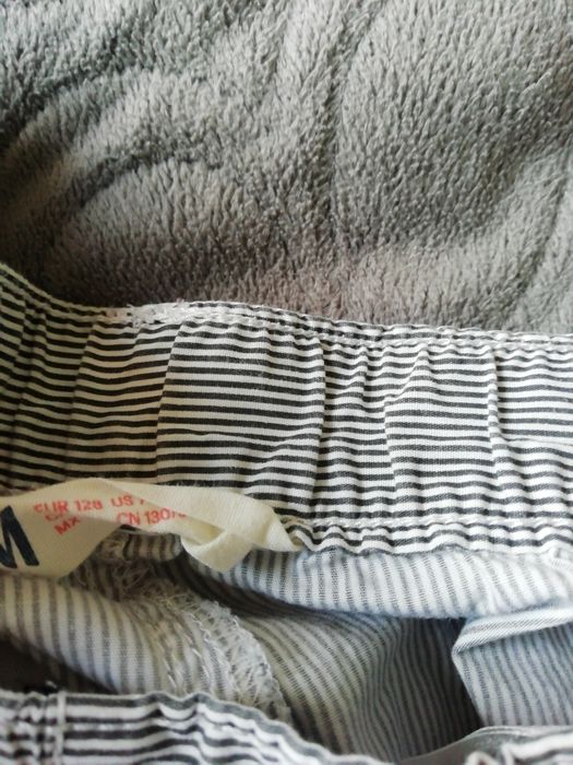 Spodenki krótkie H&M roz. 128 cm.