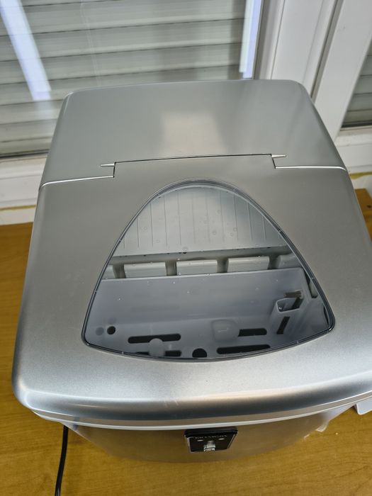 Kostkarka do lodu Brandson – wolnostojąca, stal nierdzewna