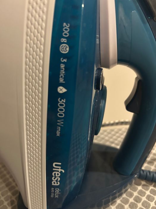 Ferro engomar UFESA 200 gr 3000w DELUXE auto stop