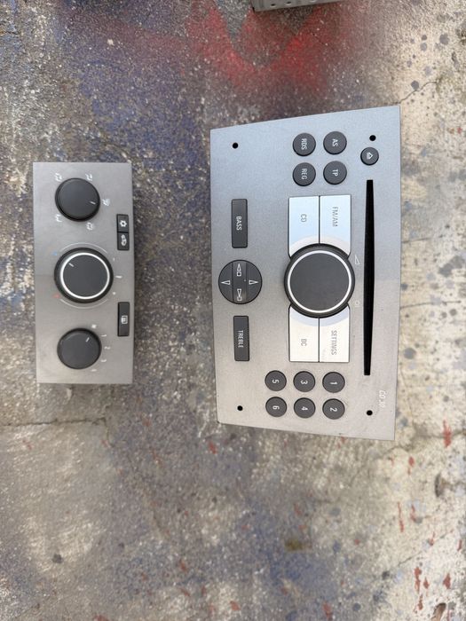 Opel Astra H GTC radio CD30 + panel klimy