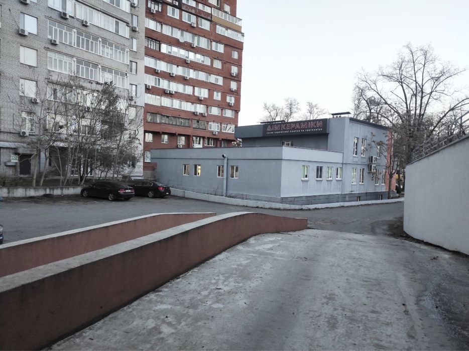 Продам парко место  в  центе  район К 12  Женева низ Проспекта Поля