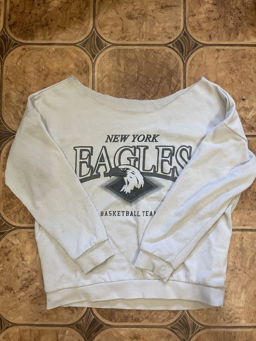 Серая кофта с открытыми плечами с орлом