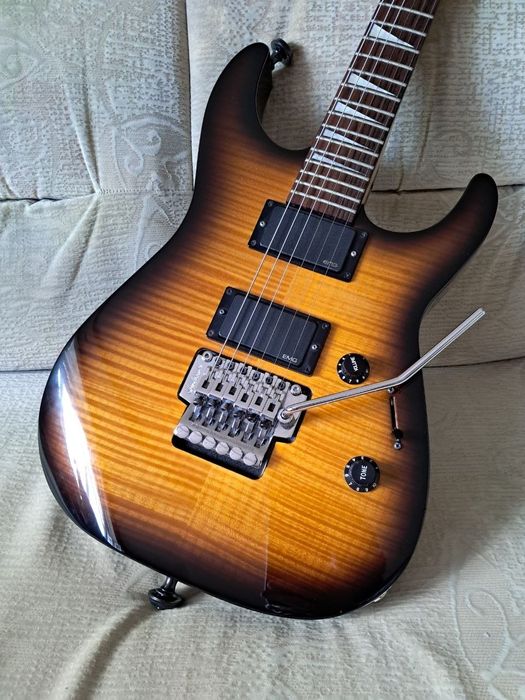 R*e様 CHARVEL BY JACKSON スルーネック仕様　DiMarzi charvel - Купить электрогитары Jackson - Цена на OLX.ua