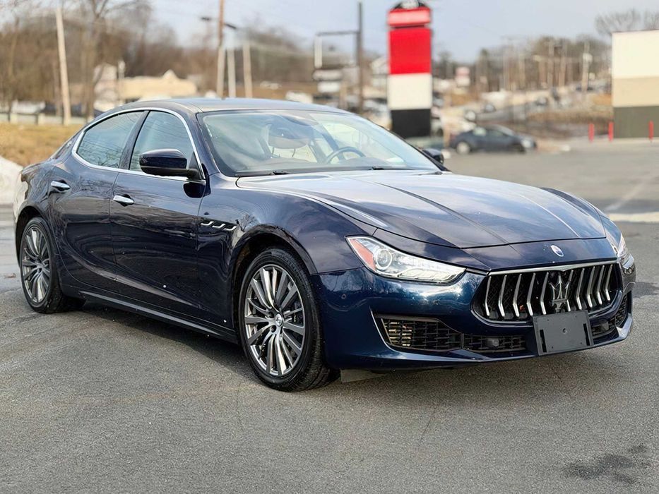 Maserati Ghibli      2021