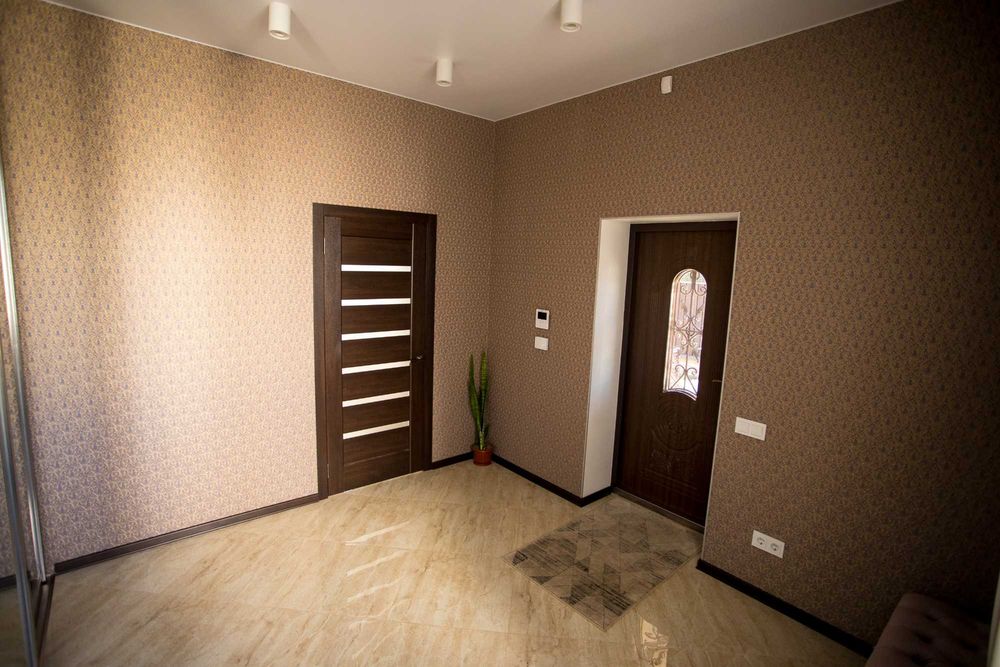 Продаж будинок ,10 сот землі, єВІДНОВЛЕННЯ