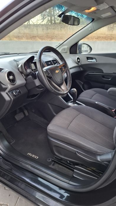 Chevrolet Aveo 1.4 16v automático 6 velocidades  2012