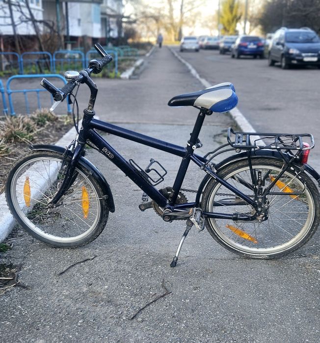 Спортивний дитячий велосипед.