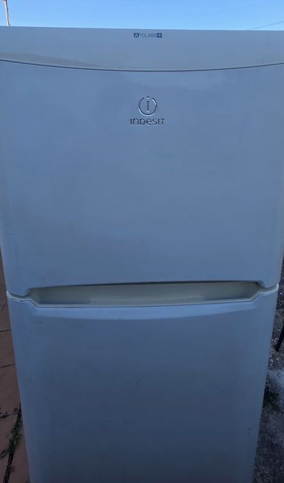 Frigorífico Indesit...Esta em bom estado  200€ negociável!