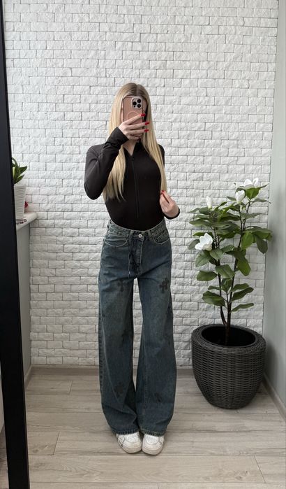 Стильні жіночі весняні джинси. Жіночі джинси палаццо. Широкі джинси