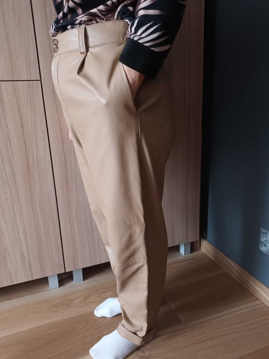 Lekko ocieplane damskie spodnie z ekoskóry ZARA roz 42  wysoki stan