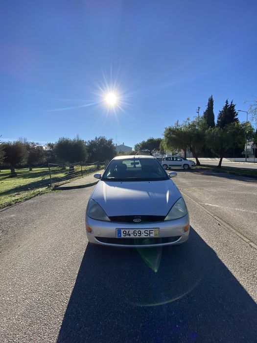Ford Focus Comercial 2001