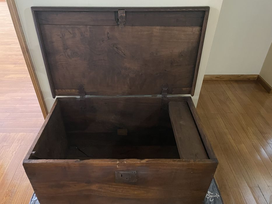 Arca em castanho antiga