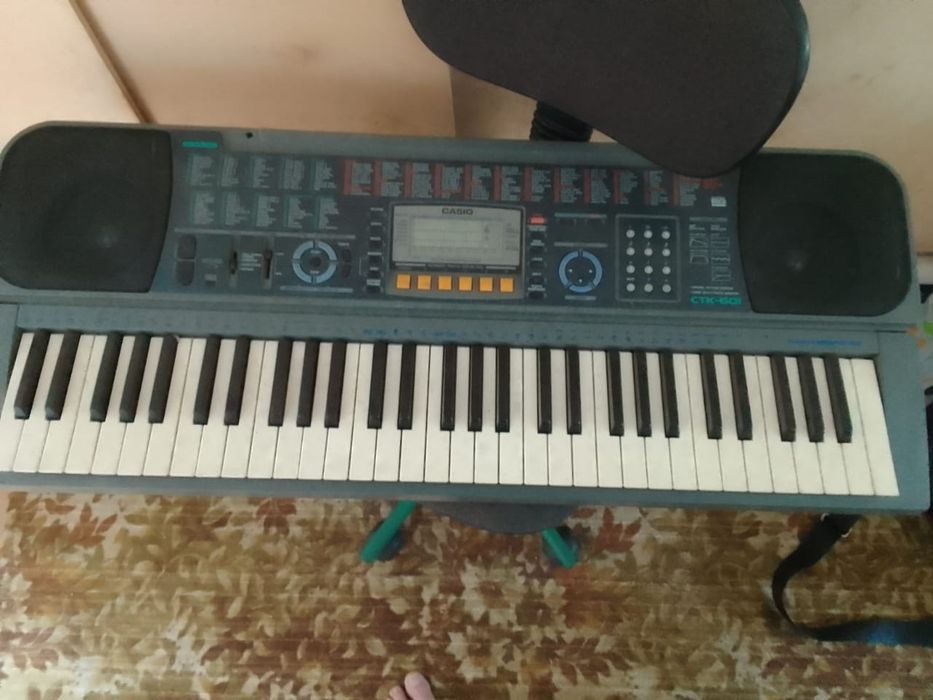 CASIO Синтезатор