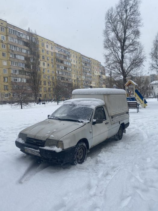 Продам Иж 2717 пирожок 2002 год переоформление