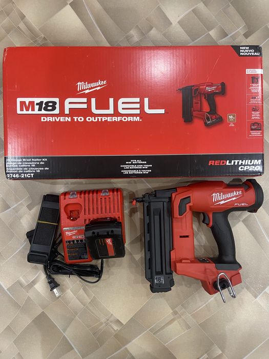 Milwaukee M18 FUEL 18GA — професійний нейлер + АКБ + зарядка